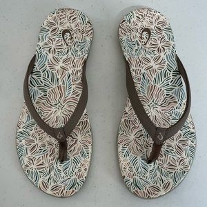 Olukai woman’s flip flops size 8